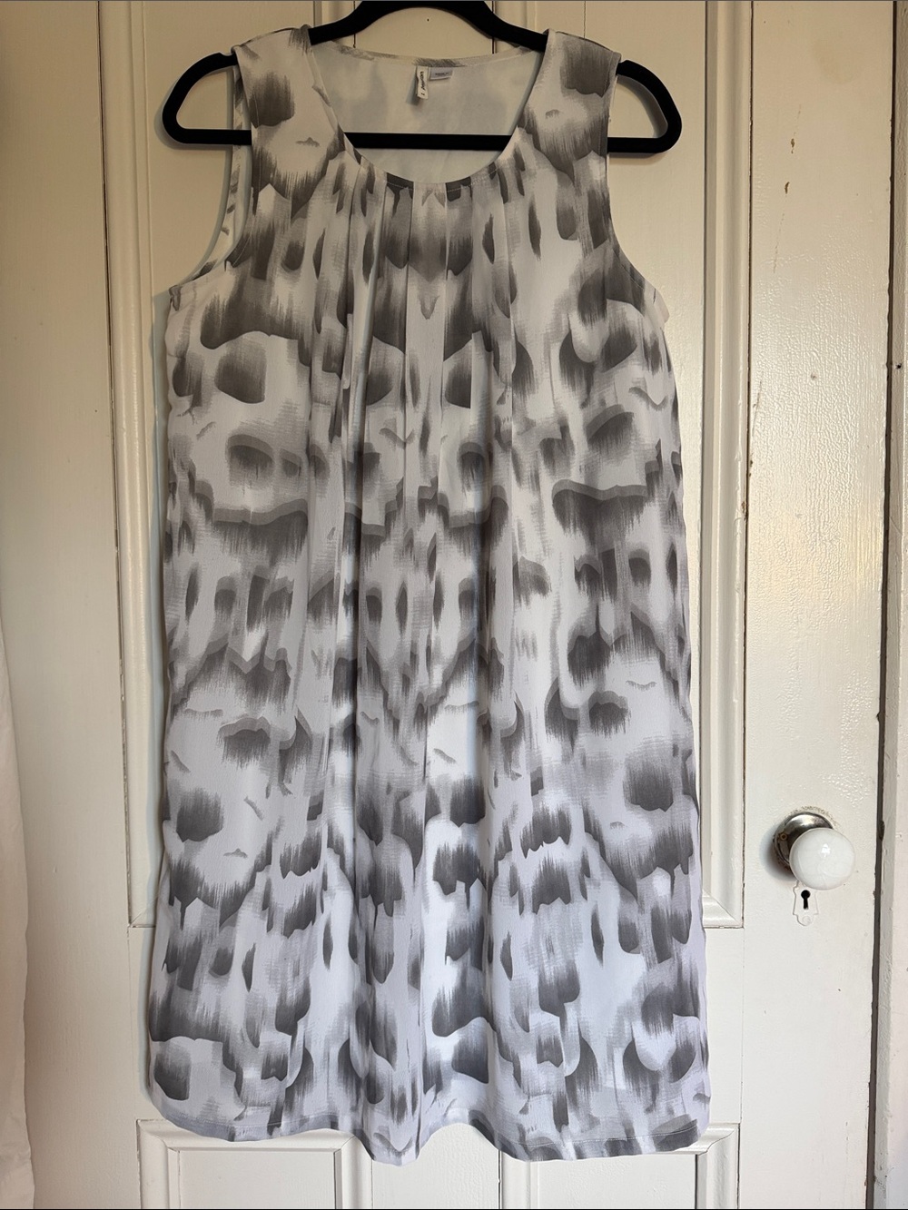 Peppercorn Sleeveless Gray & White Print Women's Dress